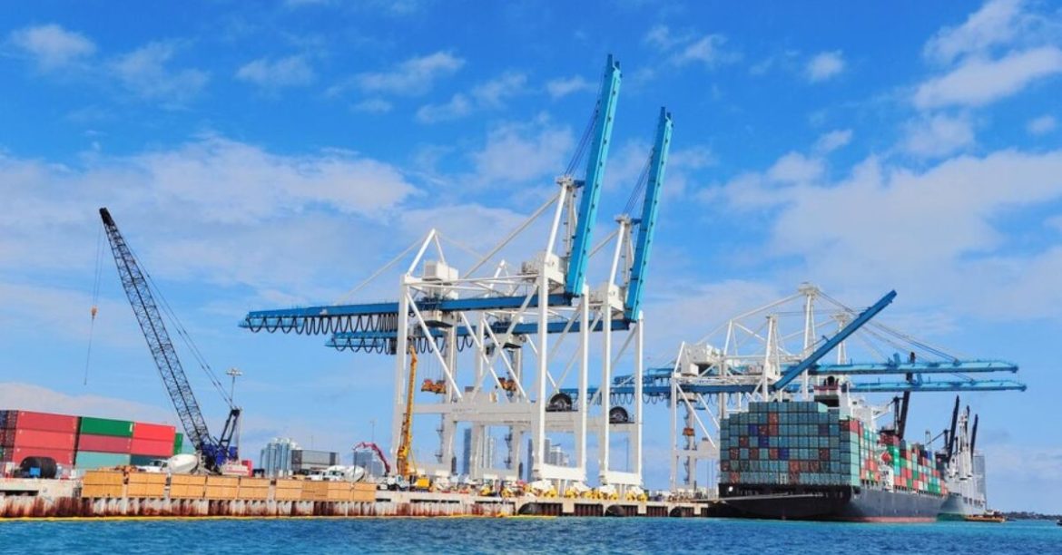 How Straddle Carriers Enhance Efficiency in Container Terminals