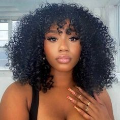 Curly Queens: The Ultimate Guide to Wearing Wigs with Curls